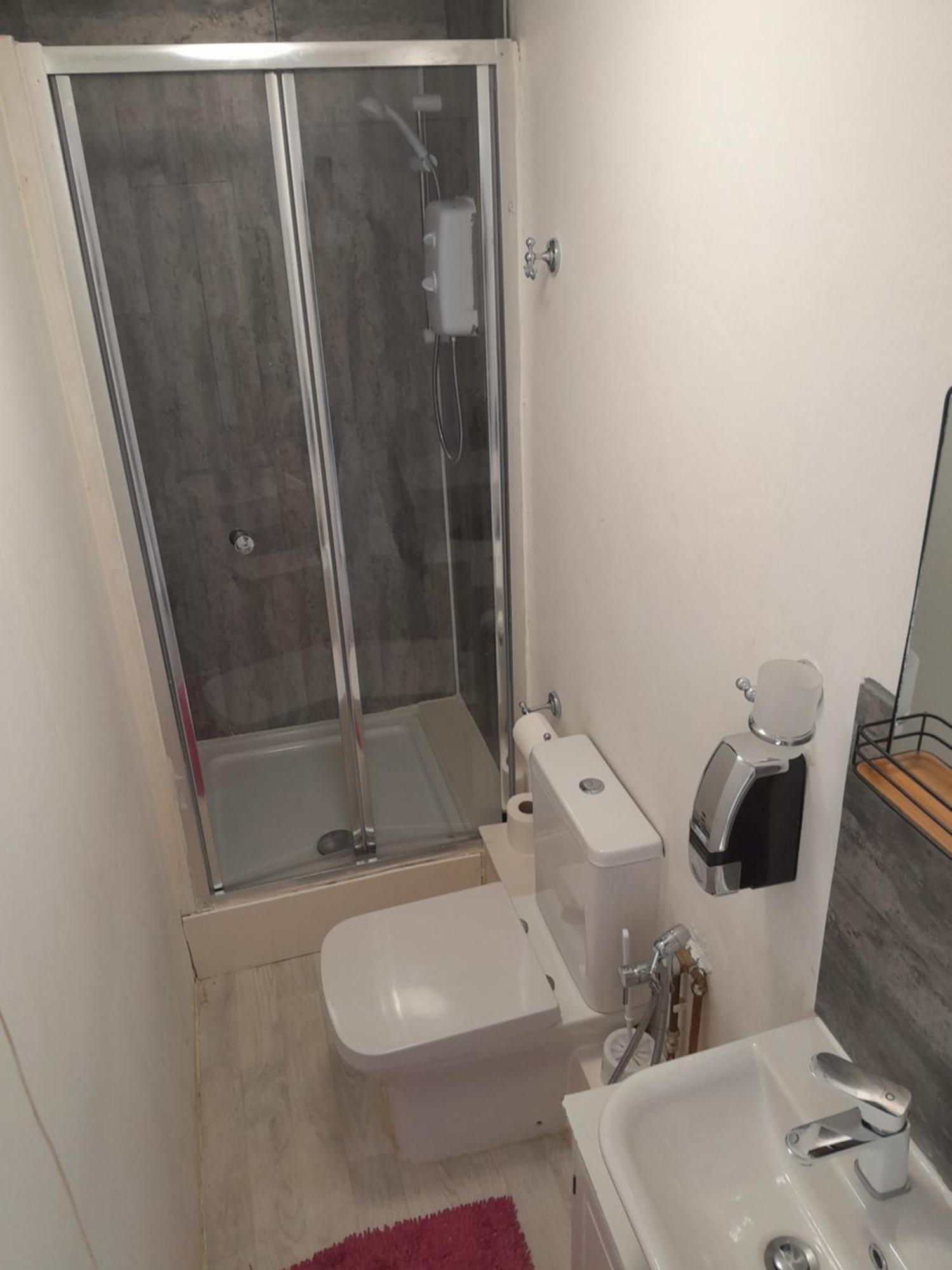 Ensuite Basic Room Budget Sketty 5 Swansea Esterno foto